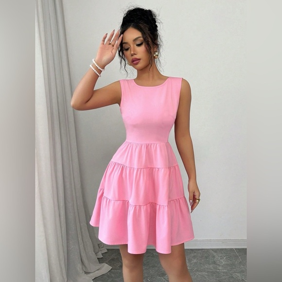 Round Neck Sleeveless Tiered Dress - Picture 4 of 5